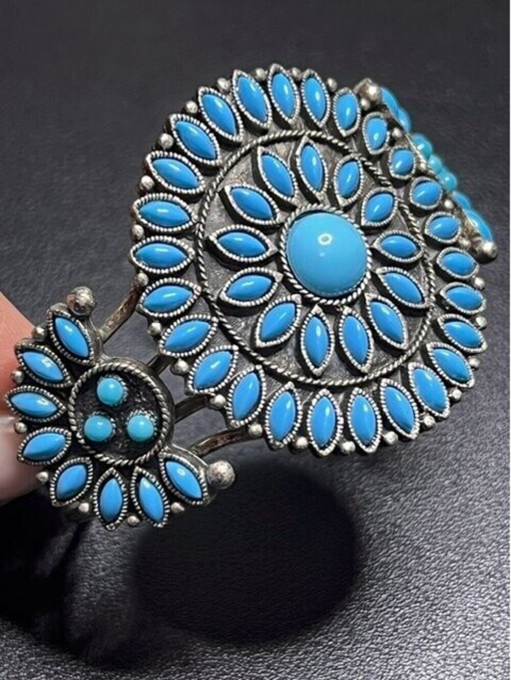 B6467 Vintage Avon faux Turquoise Silver Tone Cluster Cuff Bracelet Southwest